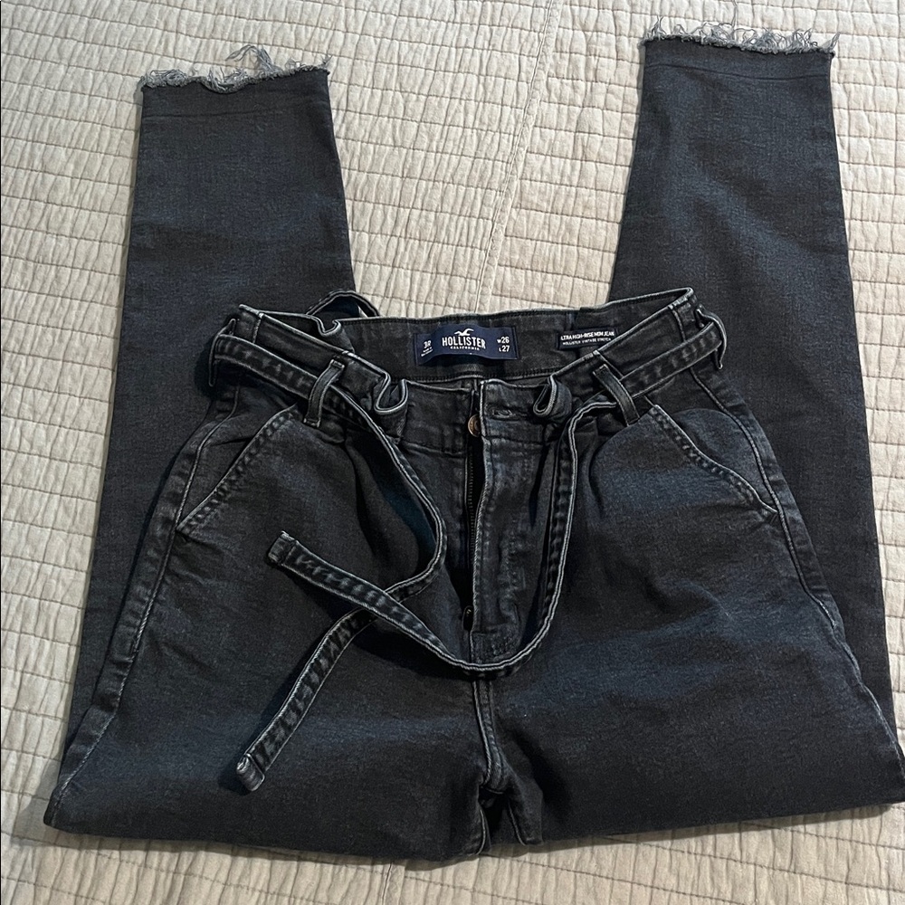Women’s Hollister Jeans - Picture 2 of 3